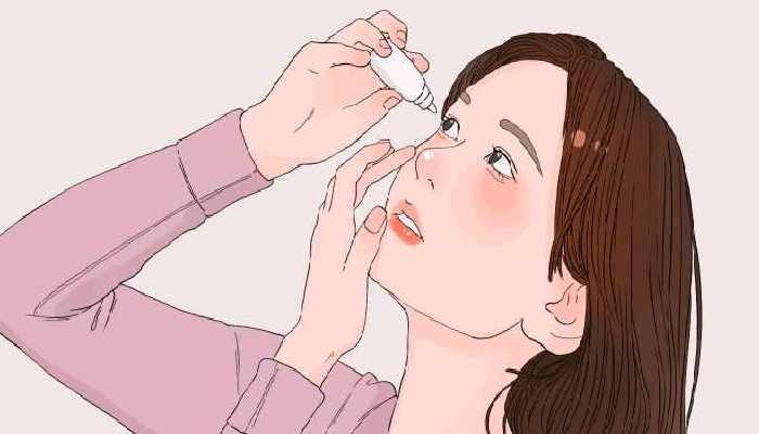 视力受损 专家提醒：不宜长时间佩戴爱游戏网站入口女子戴蒸汽眼罩睡觉致(图2)